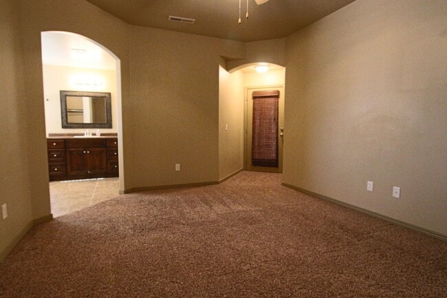Building Photo - 4 Bedroom 2 Car Garage W/Solar (Save $$$)