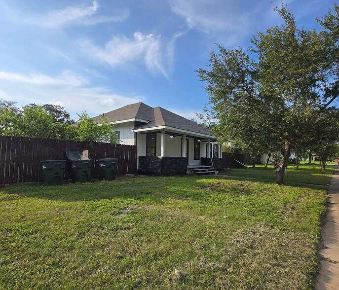 Building Photo - 635 Fetick Ave