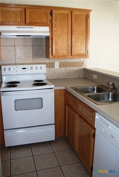 Building Photo - 1402 Chips Dr