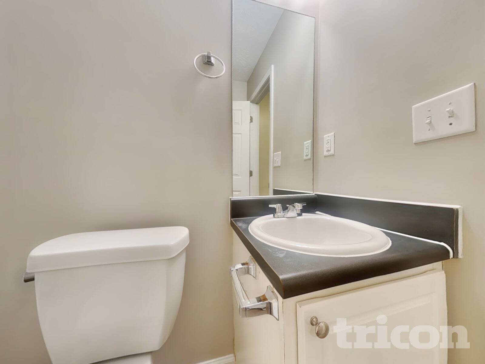 Building Photo - 3021 Tennyson Dr