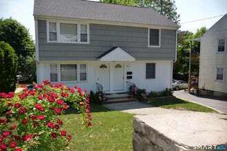 Building Photo - 30 1/2 Bartlett Ave