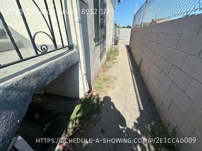 Building Photo - 8910 S Avalon Blvd