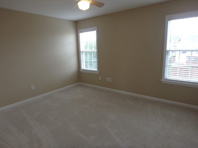 Building Photo - 121 Hampton Lake Dr