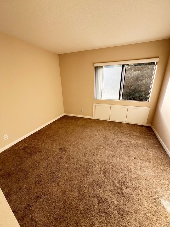 Building Photo - 2 Bed/2 Bath Upgraded Condo in Presidio Pl...