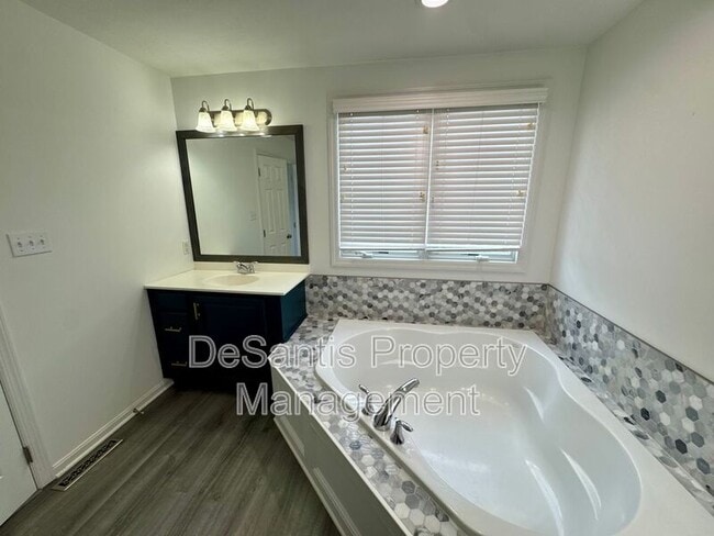 Building Photo - 307 Marshall Heights Dr
