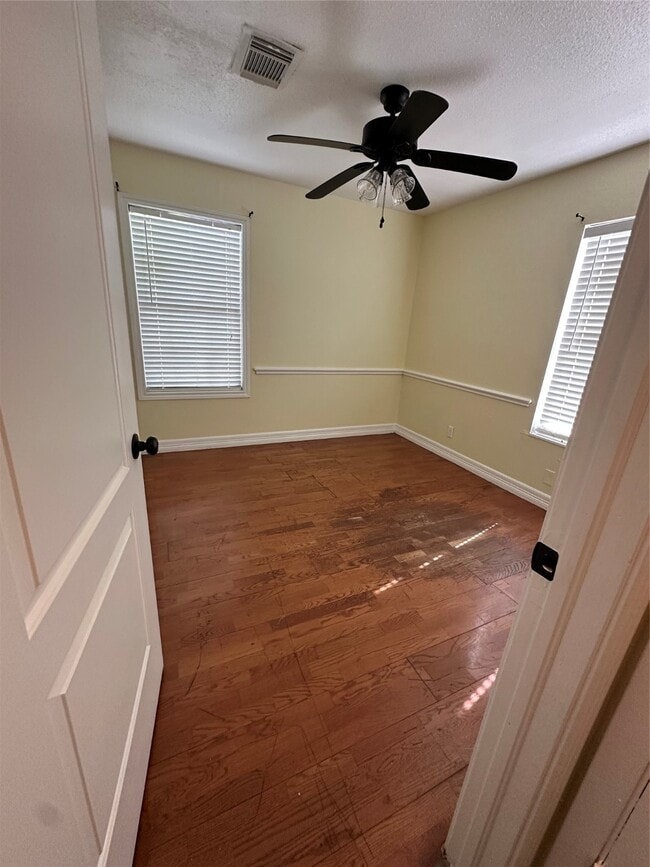 Building Photo - 10110 Glenmawr Dr