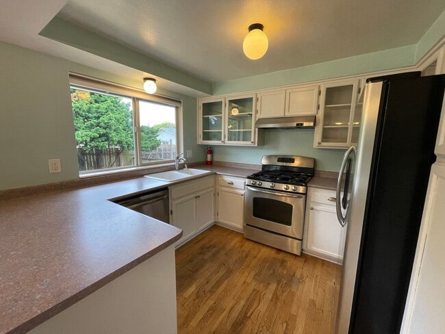 Building Photo - Convenient 3-Bedroom Home Near NAS Whidbey Island with Garage Parking