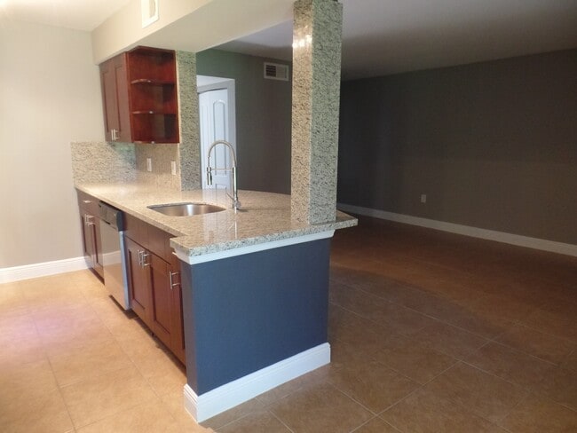 Primary Photo - 2405 NW 33rd St