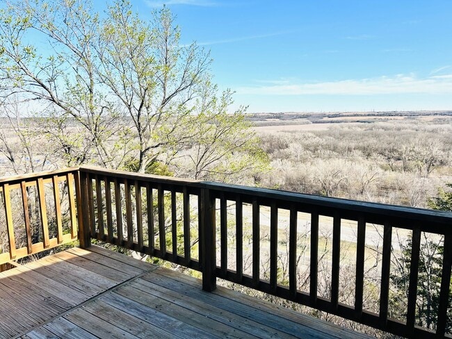 Building Photo - MOVE IN SPECIAL - 1/2 Off Move in Rent