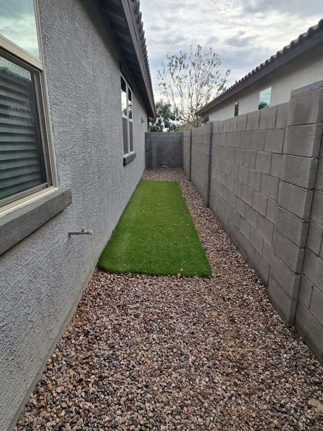 Building Photo - $500 MOVE-IN DISCOUNT - 3-BEDROOM WITH COMMUNITY POOL