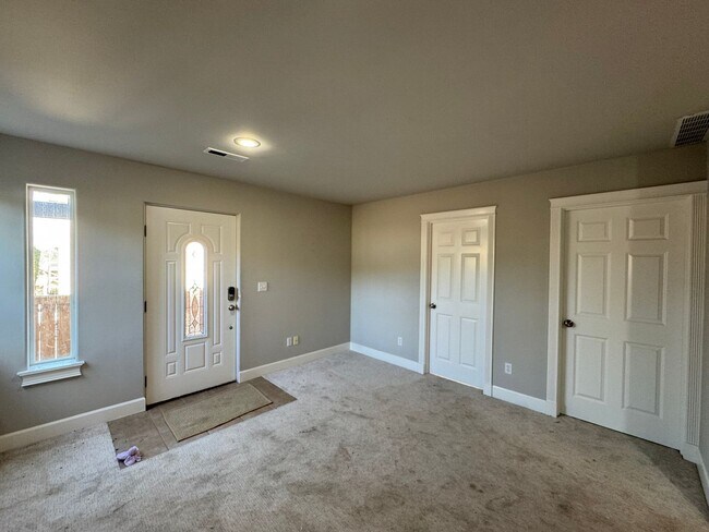 Building Photo - 150 W Florentia St