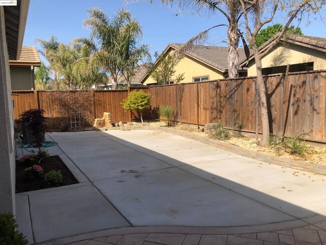 Building Photo - 9821 Key W Way