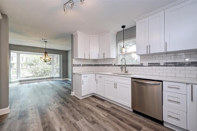 Building Photo - 3918 Stillview Dr