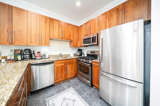 Building Photo - 1200 Grand St