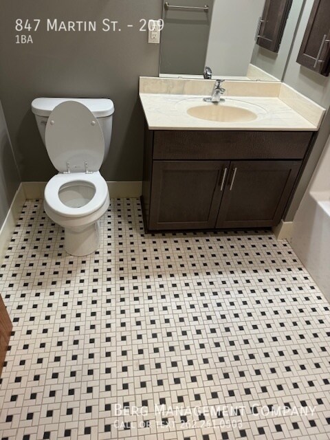 Building Photo - 847 Martin St