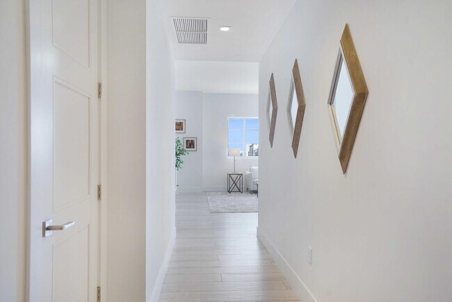 Building Photo - 155 E Boca Raton Rd