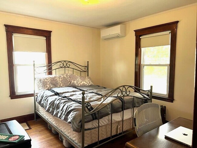 Building Photo - 5 Glenmont Rd