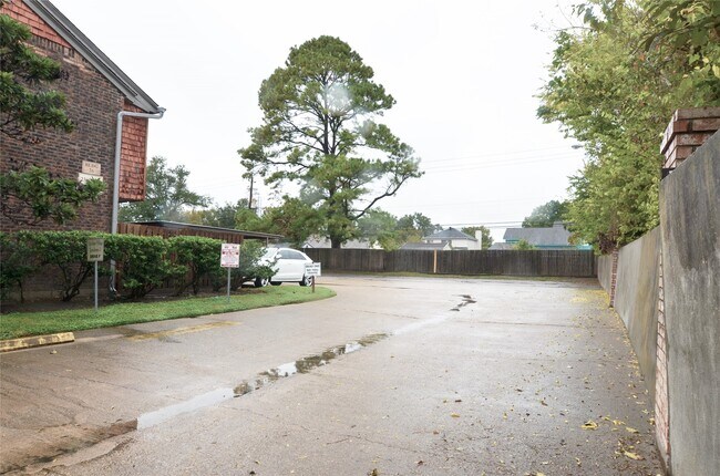 Building Photo - 2372 Triway Ln