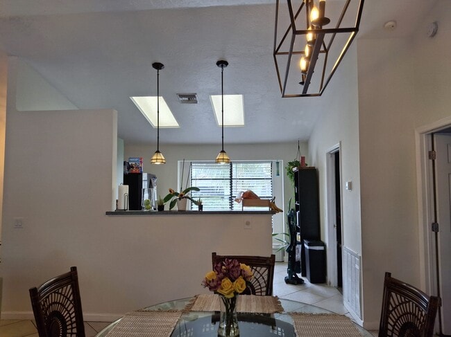 Building Photo - 385 Toledo St