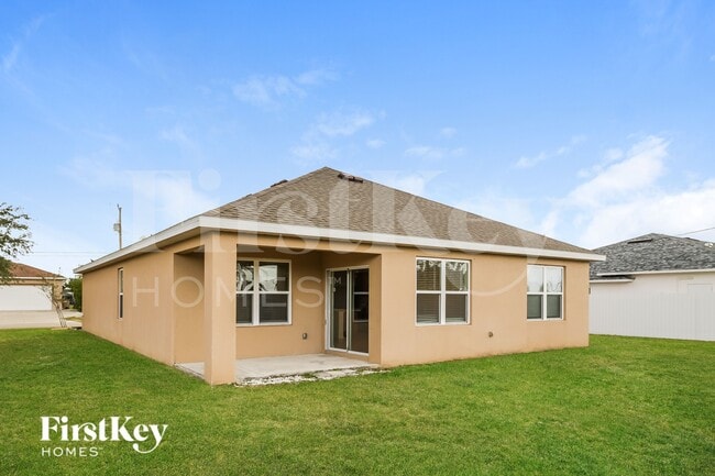 Building Photo - 119 SE 20th St