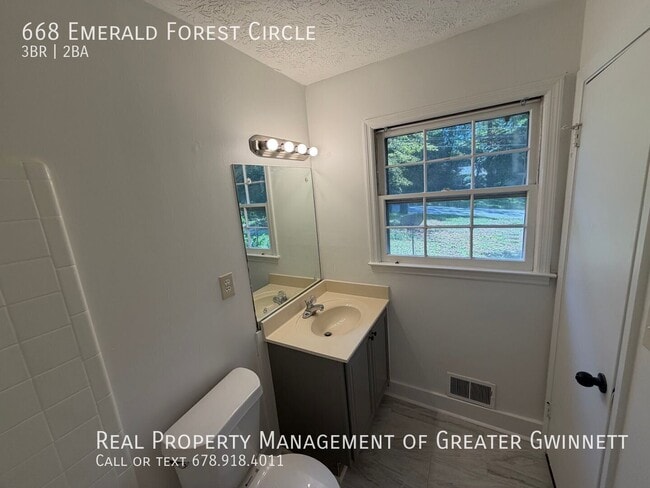 Building Photo - 668 Emerald Forest Cir SW