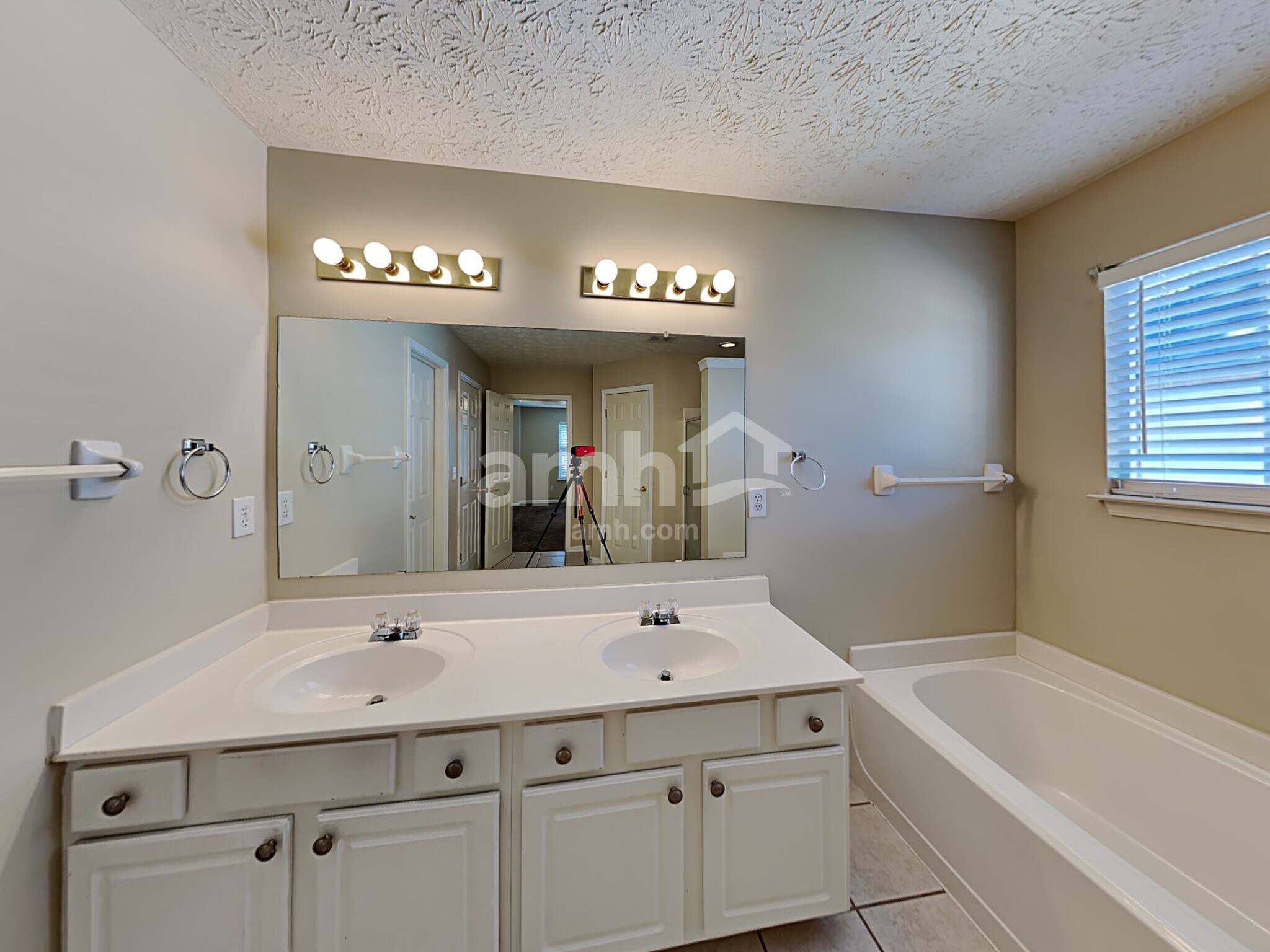 Building Photo - 531 Gables Ct