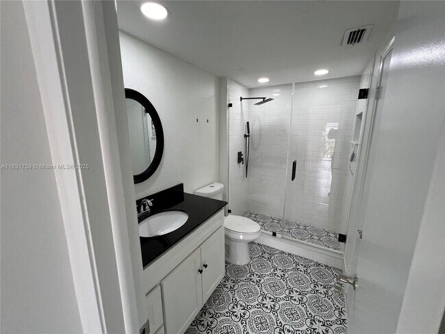 Building Photo - 8000 SW 81st Dr