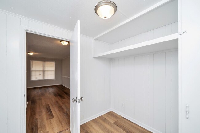 Building Photo - 1216 Beechdale Rd