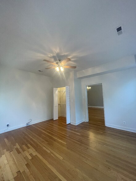 Building Photo - 5115 S Drexel Ave