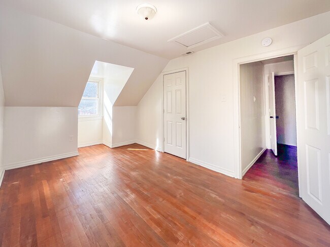 Building Photo - 1113 Evergreen Ave