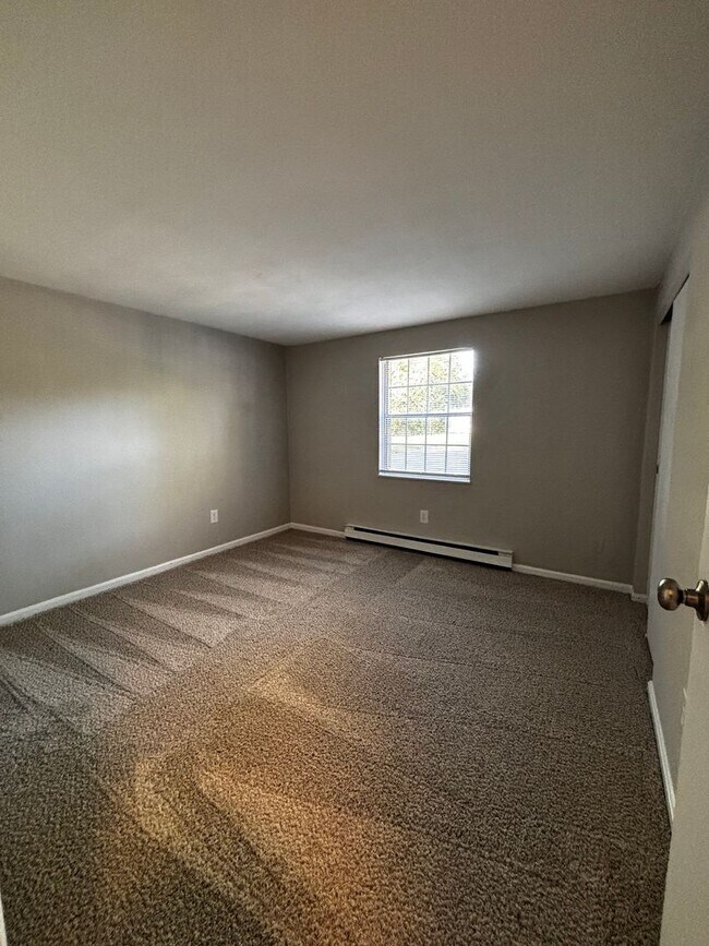 Building Photo - Charming 2 bedroom- 1bath  apartment with washer dryer hook-up