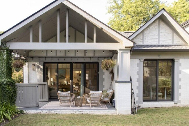 Building Photo - 801 Durant Pl NE