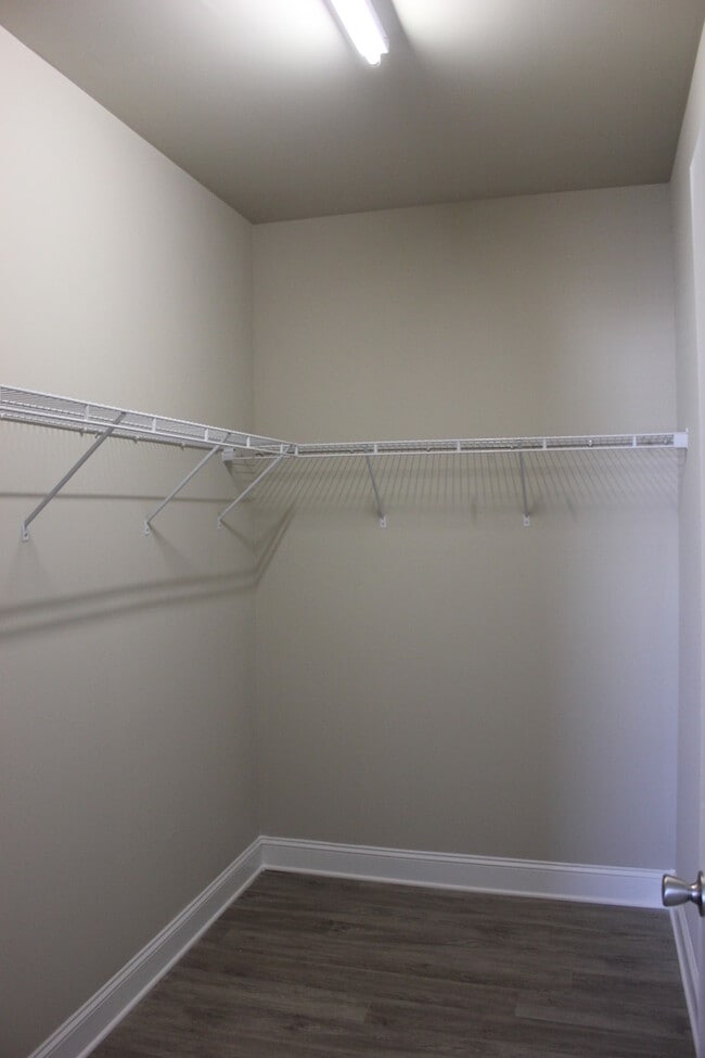 Building Photo - 2 Bedroom, 2 Bath Apartment for Rent