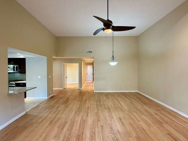 Building Photo - Spacious Three Bedroom in the Sunrise Pointe Community