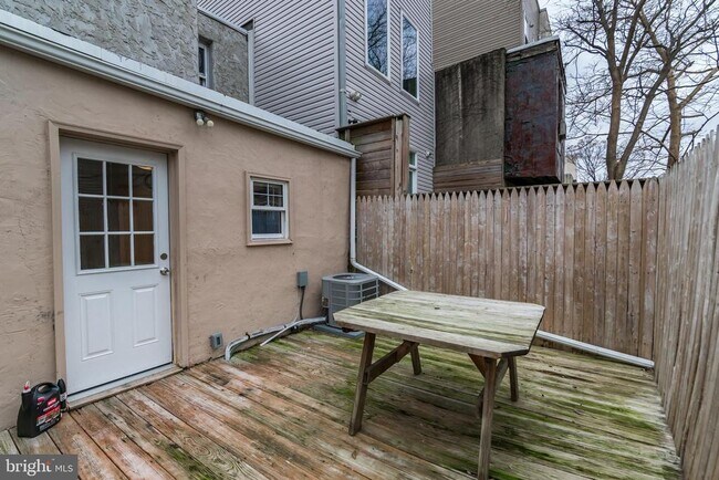 Building Photo - 1406 S Bouvier St