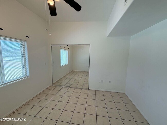 Building Photo - 934 N Campbell Ave