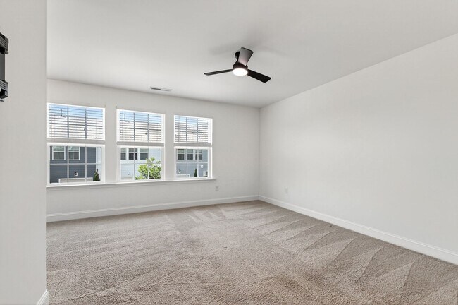 Building Photo - Beautiful Modern 3BR Townhome in the Heart of Wendell!