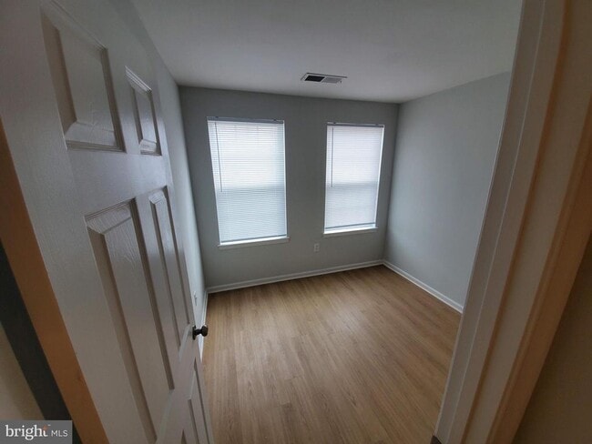 Building Photo - 3344 Vineland Pl