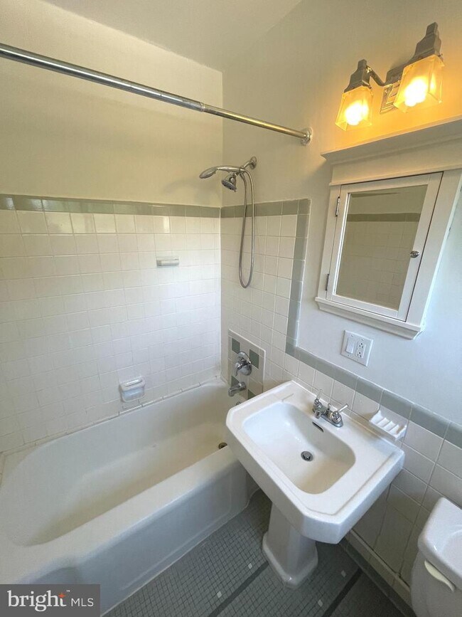 Building Photo - 3569 Martha Custis Dr