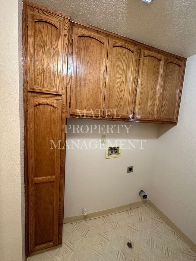 Building Photo - Move in Special see Ad