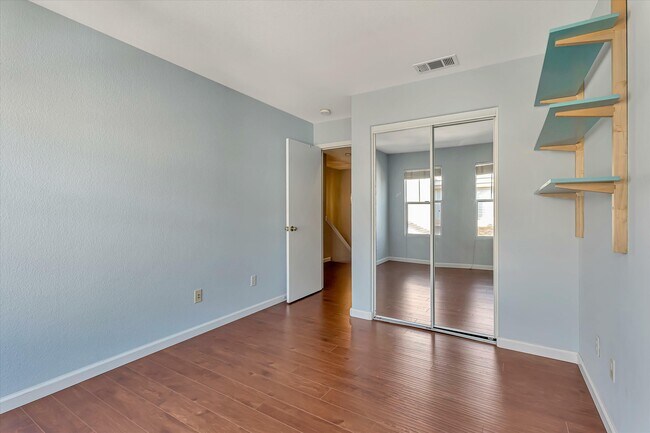 Building Photo - 929 Monarch Cir