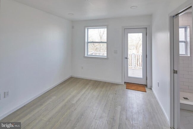 Building Photo - 958 Mt Olivet Rd NE