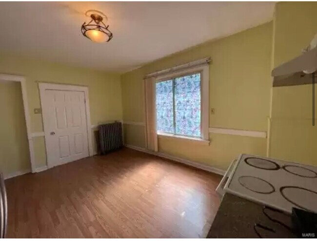 Large eat in kitchen - 8820 N Broadway