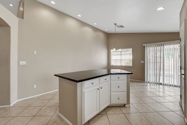 Building Photo - Adorable single story in a gated community!