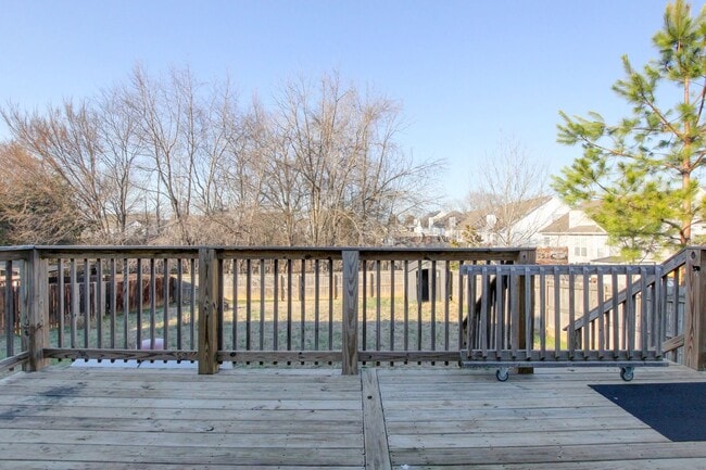 Building Photo - 3 bed 2 bath Fenced yard.  Heart of St. B.  Hurry.