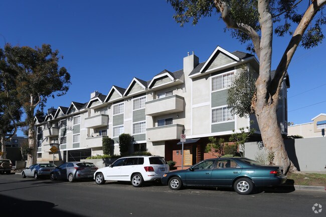 Primary Photo - 10201 Woodbine Street