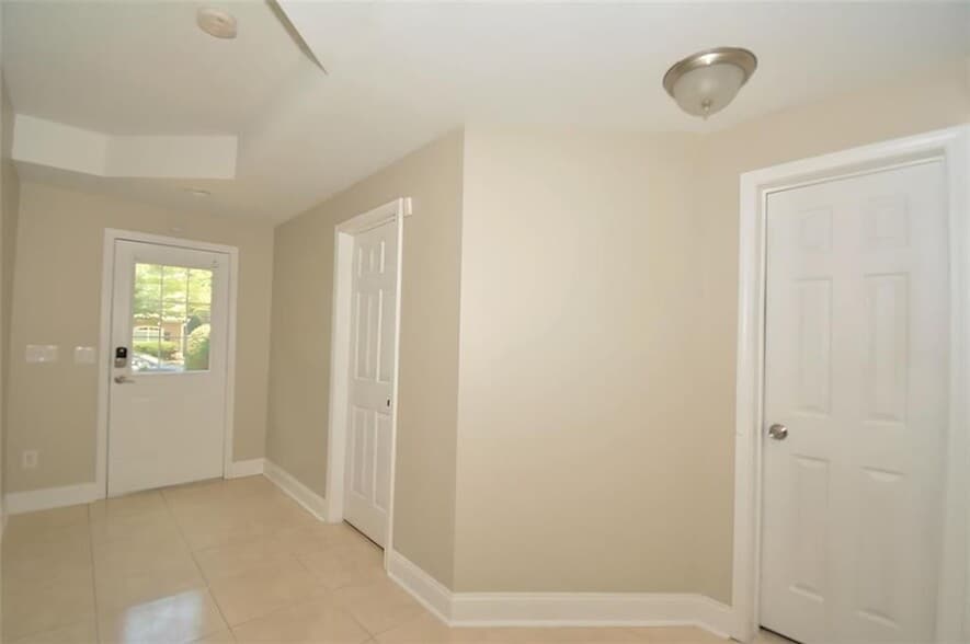 Building Photo - 618 Tradwell Pl NE