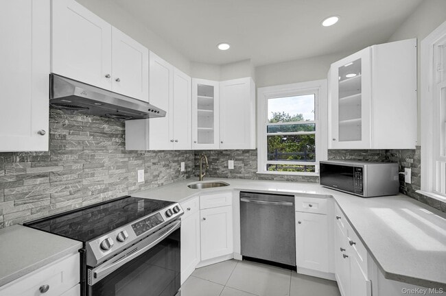 Building Photo - 555 S 5th Ave