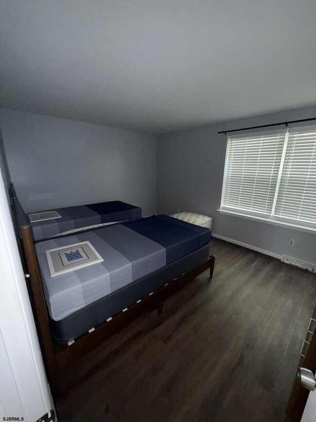 Building Photo - 25 Oyster Bay