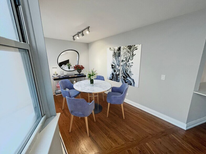 Building Photo - 5650 N Sheridan Rd